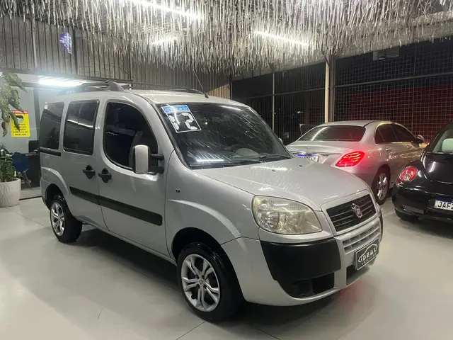 Carro Fiat Doblò 2012 Essence 1.8 16V (Flex)