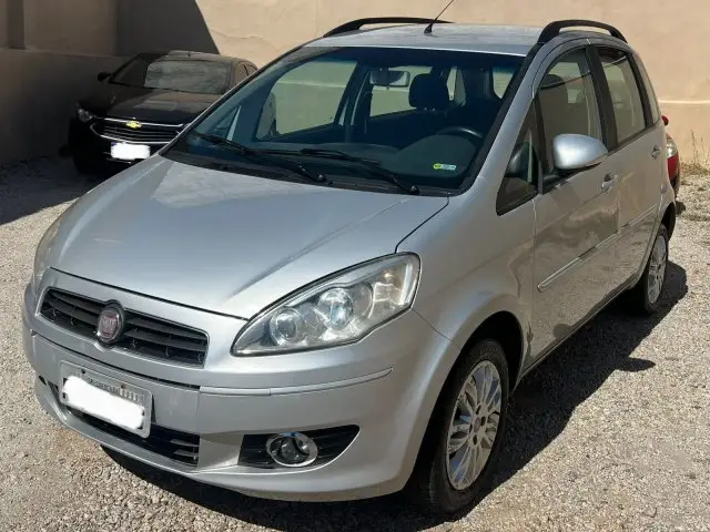 Carro Fiat Idea 2012 Attractive 1.4 8V (Flex)
