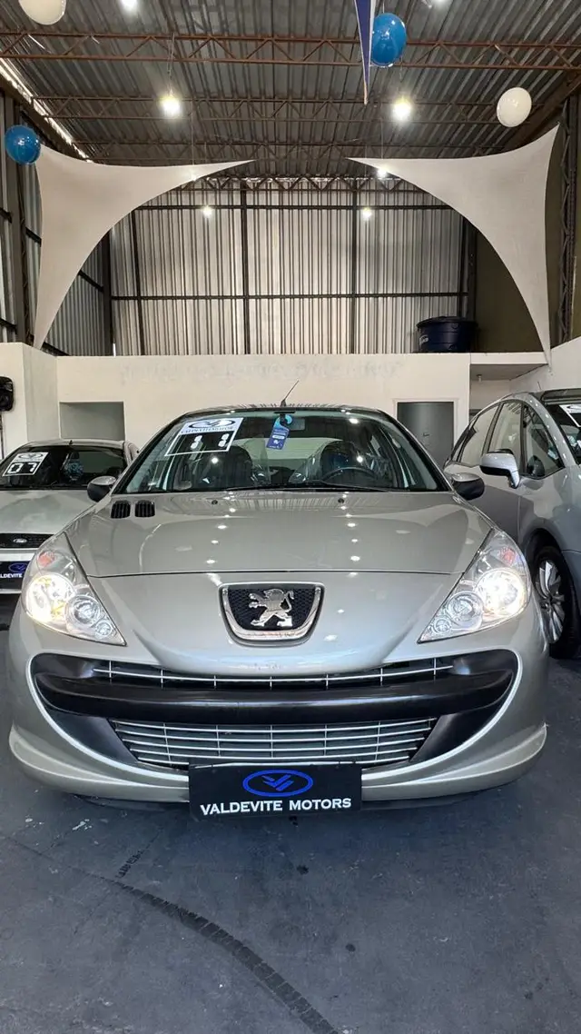 Carro Peugeot 207 2011 XR 1.4 (10 ANOS BRASIL)(Flex) 2p