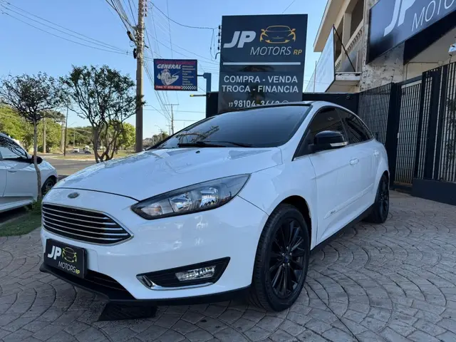 Carro Ford Focus Hatch 2016 Titanium 2.0 PowerShift