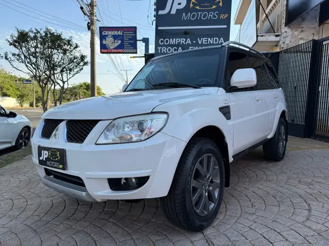 Carro Mitsubishi Pajero TR4 2013 2.0 16V 4x2 (Flex)