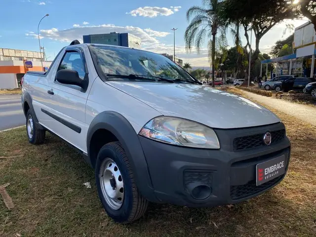 Carro Fiat Strada 2015 Adv.1.8 16V Dualogic Flex CD