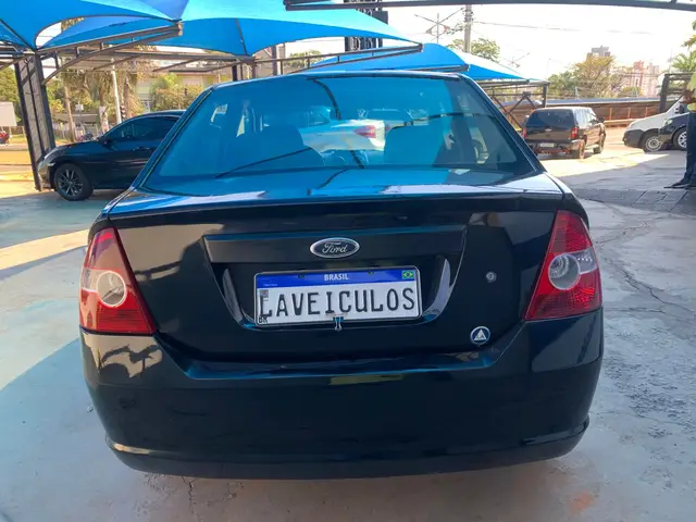 Carro Ford Fiesta Sedan 2009 1.0 (Flex)