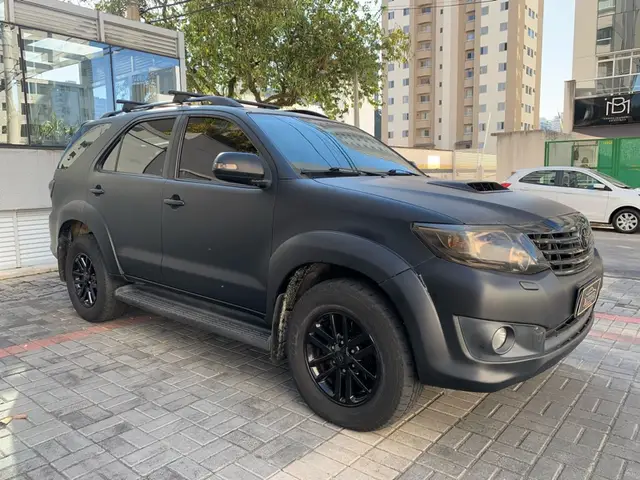 Carro Toyota Hilux SW4 2013 SRV 3.0 TDI 4X4 (5 Lugares)
