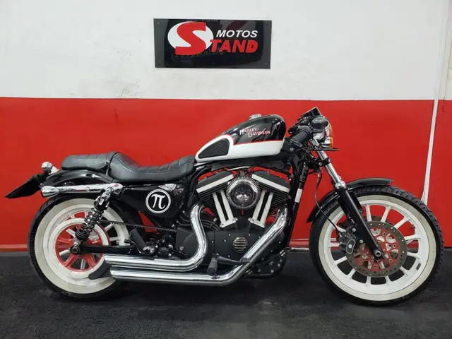 Moto Harley-Davidson Sportster XL 883 2014 Roadster