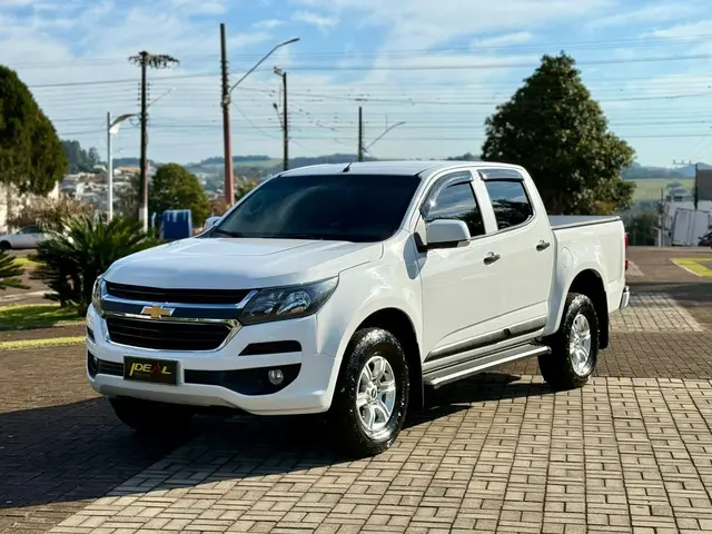 Carro Chevrolet S10 Cabine Dupla 2017 S10 2.5 ECOTEC SIDI Advantage 4x2 (Cabine Dupla)