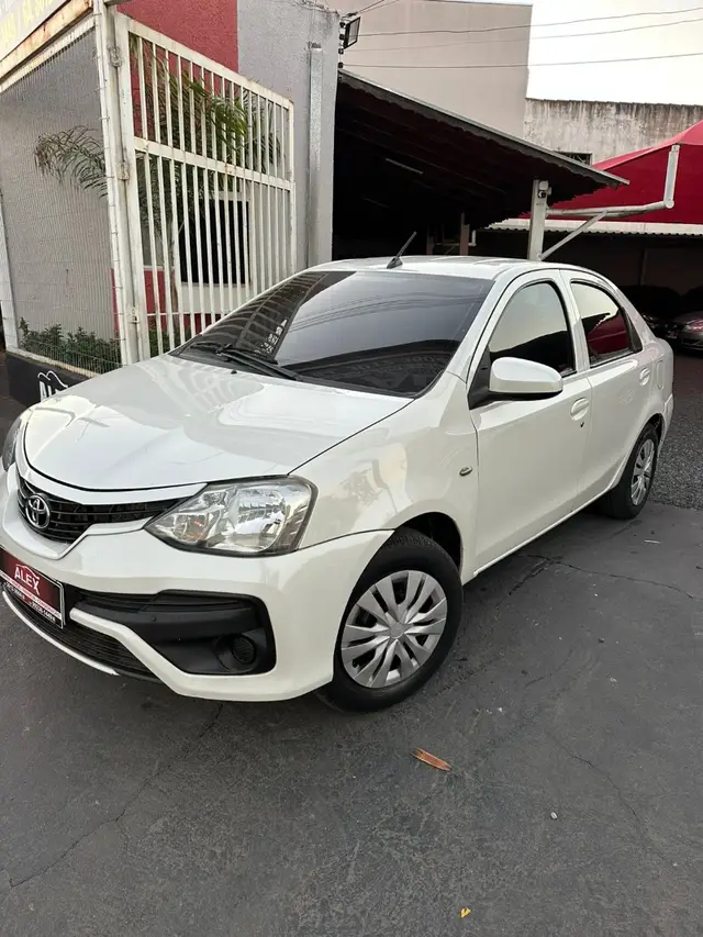 Carro Toyota Etios Sedan 2018 X 1.5 (Flex)