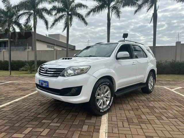 Carro Toyota Hilux SW4 2014 3.0 TDI 4x4 SRV 5L