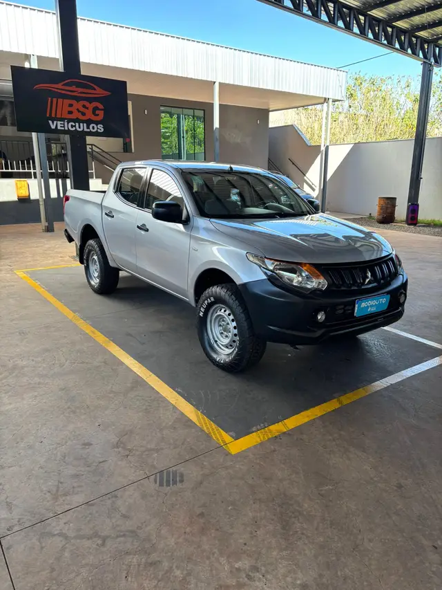 Carro Mitsubishi L200 2022 Triton GL 2.4
