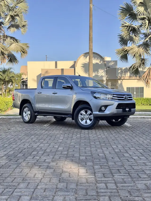 Carro Toyota Hilux Cabine Dupla 2017 Hilux 2.8 TDI SRV CD 4x4 (Aut)