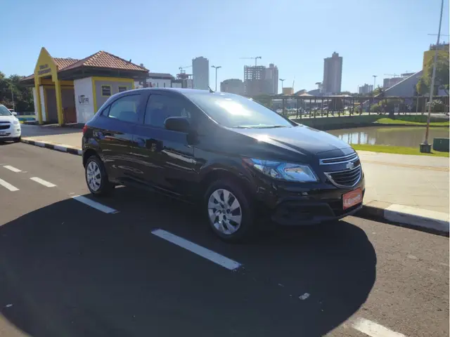 Carro Chevrolet Onix 2016 1.4 LT SPE/4 (Aut)