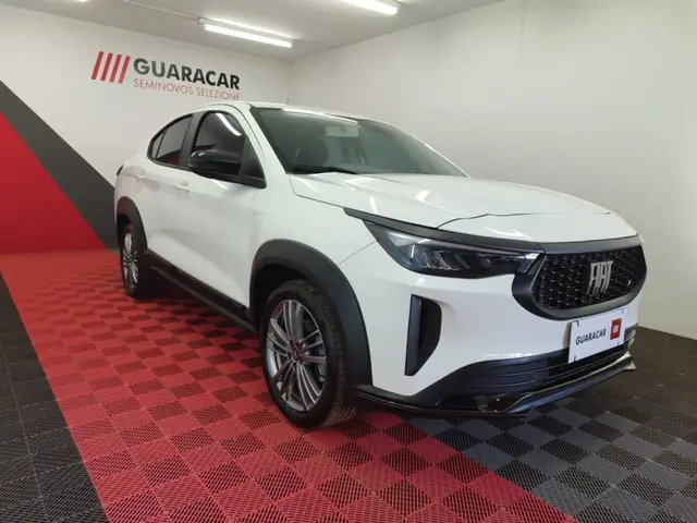 Carro Fiat Fastback 2024 Turbo 200