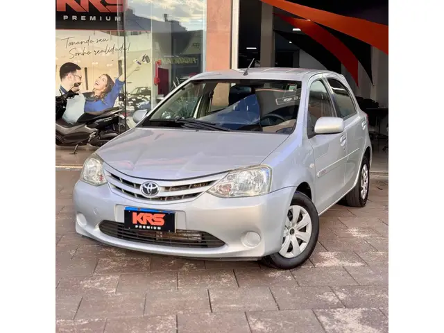 Carro Toyota Etios 2013 XS 1.3 (Flex)