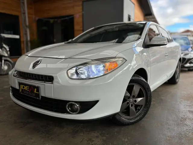 Carro Renault Fluence 2014 2.0 16V Dynamique (Flex)