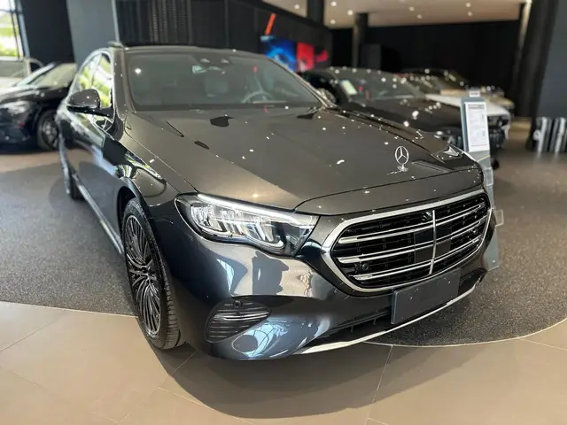 Carro Mercedes-Benz E 300 2025 Exclusive 2.0 Turbo Gasolina (Aut)