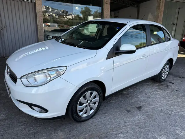 Carro Fiat Grand Siena 2013 Evo Attractive 1.4 8V (Flex)