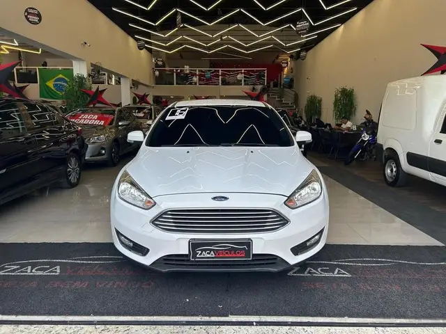 Carro Ford Focus Sedan 2016 Titanium 2.0 PowerShift