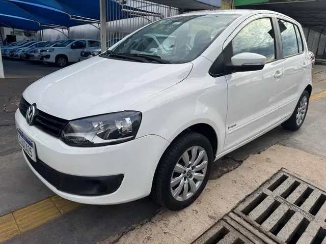 Carro Volkswagen Fox 2013 1.0 TEC (Flex) 4p