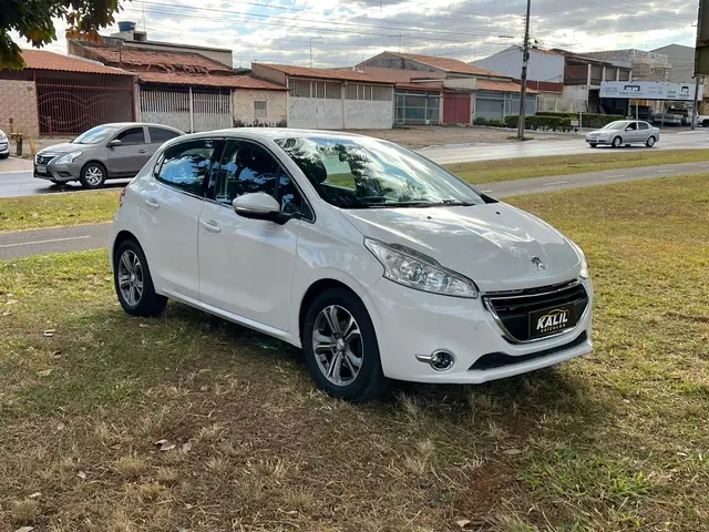 Carro Peugeot 208 2015 Griffe  1.6 16V (Flex) (Aut)