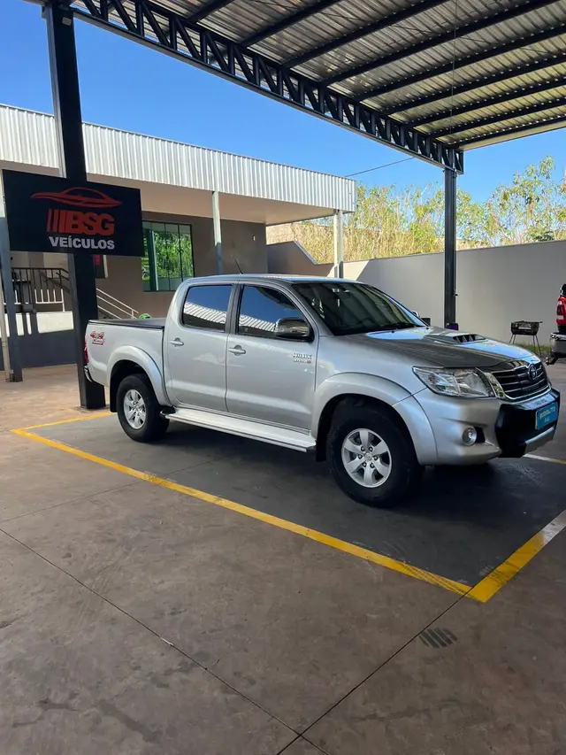 Carro Toyota Hilux Cabine Dupla 2014 Hilux 3.0 TDI 4x4 CD SRV (Aut)