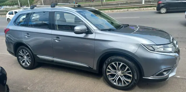Carro Mitsubishi Outlander 2018 Comfort 2.0 16V (Aut)