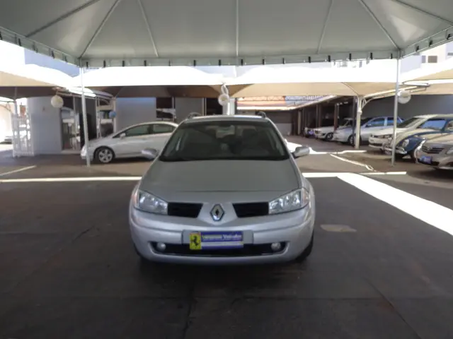 Carro Renault Megane Grand Tour 2013 Mégane Grand Tour Dynamique 1.6 16V (flex)