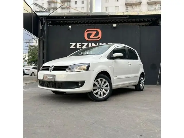 Carro Volkswagen Fox 2014 1.0 TEC (Flex) 2p