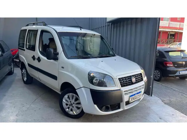Carro Fiat Doblò 2021 Essence 1.8 16V (Flex)