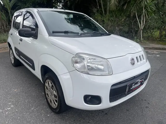 Carro Fiat Uno 2013 Vivace Celeb. 1.0 8V (Flex) 4p