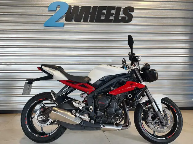 Moto Triumph Street Triple 675 2015 675 (ABS)