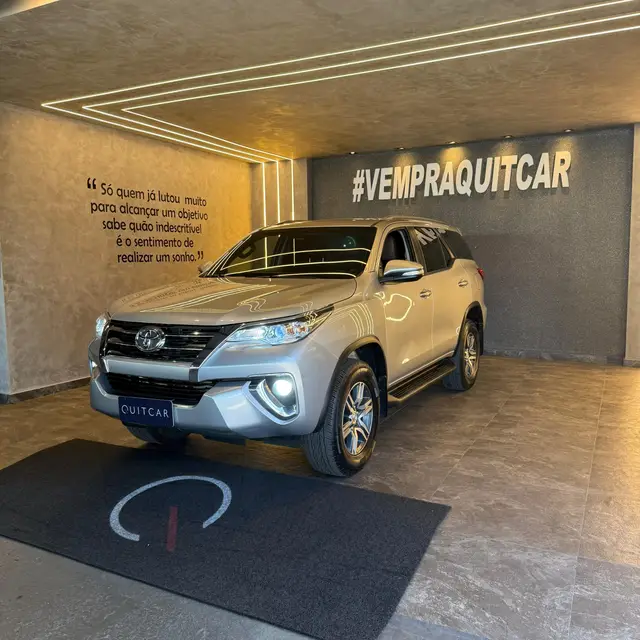 Carro Toyota Hilux Cabine Dupla 2017 Hilux 2.7 SR CD 4x2 (Flex) (Aut)