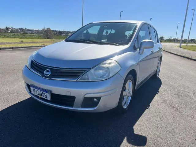 Carro Nissan Tiida 2012 S 1.8 (flex)