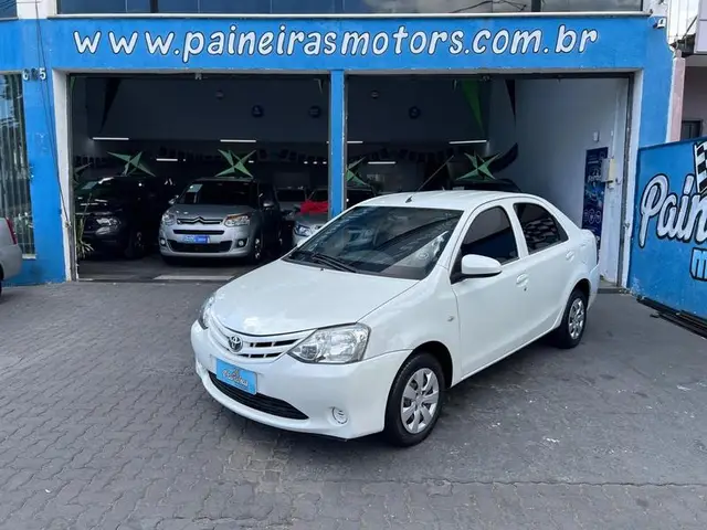 Carro Toyota Etios Sedan 2015 X 1.5 (Flex)