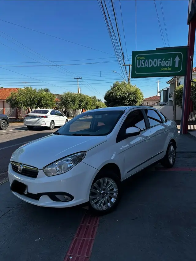 Carro Fiat Grand Siena 2016 Essence 1.6 16V (Flex)