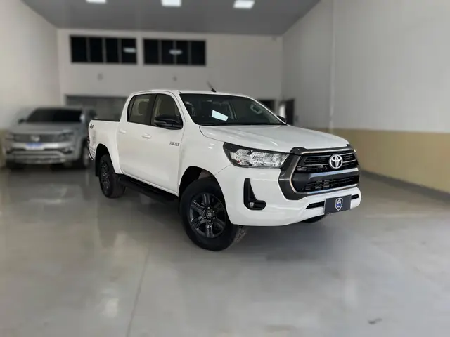 Carro Toyota Hilux Cabine Dupla 2023 SR 4x4 2.8 Diesel