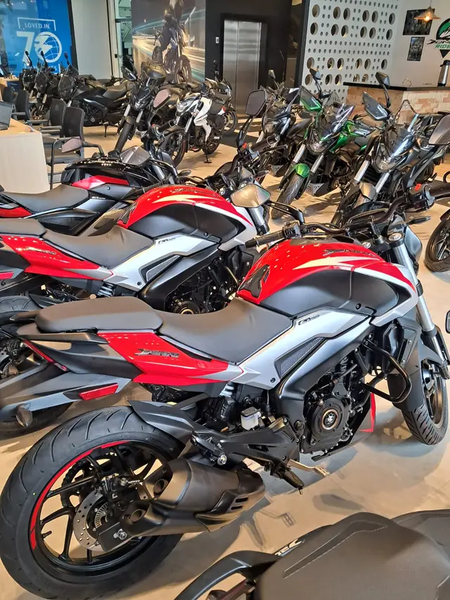 Moto Bajaj Dominar 250 2025 250