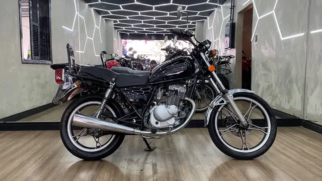 Moto Suzuki Intruder 2007 125 Cargo