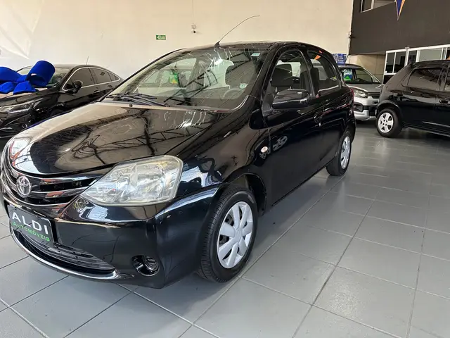 Carro Toyota Etios 2013 XS 1.3 (Flex)