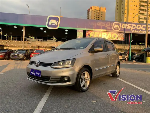 Carro Volkswagen Fox 2015 Highline I-Motion 1.6 16v MSI (Flex)