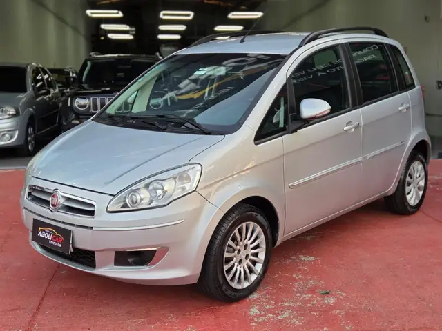 Carro Fiat Idea 2014 Attractive 1.4 8V (Flex)