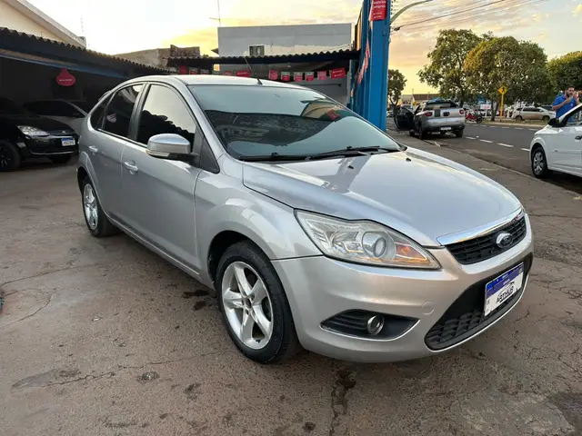 Carro Ford Focus Hatch 2009 GLX 2.0 16V Duratec