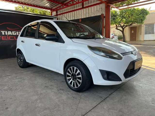 Carro Ford Fiesta Hatch 2013 Rocam 1.0 (Flex)