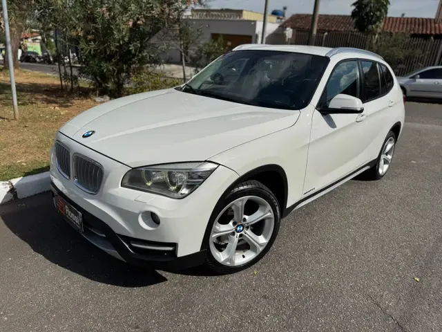 Carro BMW X1 2014 2.0 sDrive20i (Aut)