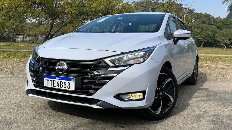 Nissan Versa Exclusive 2026: o que o sedan oferece em 50 fotos exclusivas