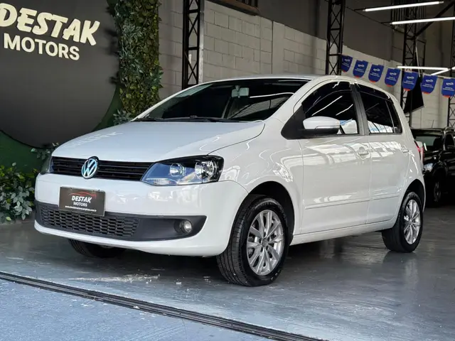 Carro Volkswagen Fox 2014 1.6 VHT Seleção (Flex)