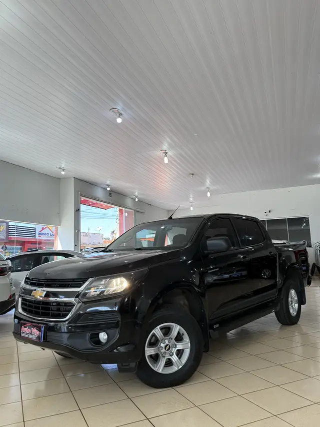 Carro Chevrolet S10 Cabine Dupla 2017 S10 2.5 ECOTEC SIDI Advantage 4x2 (Cabine Dupla)