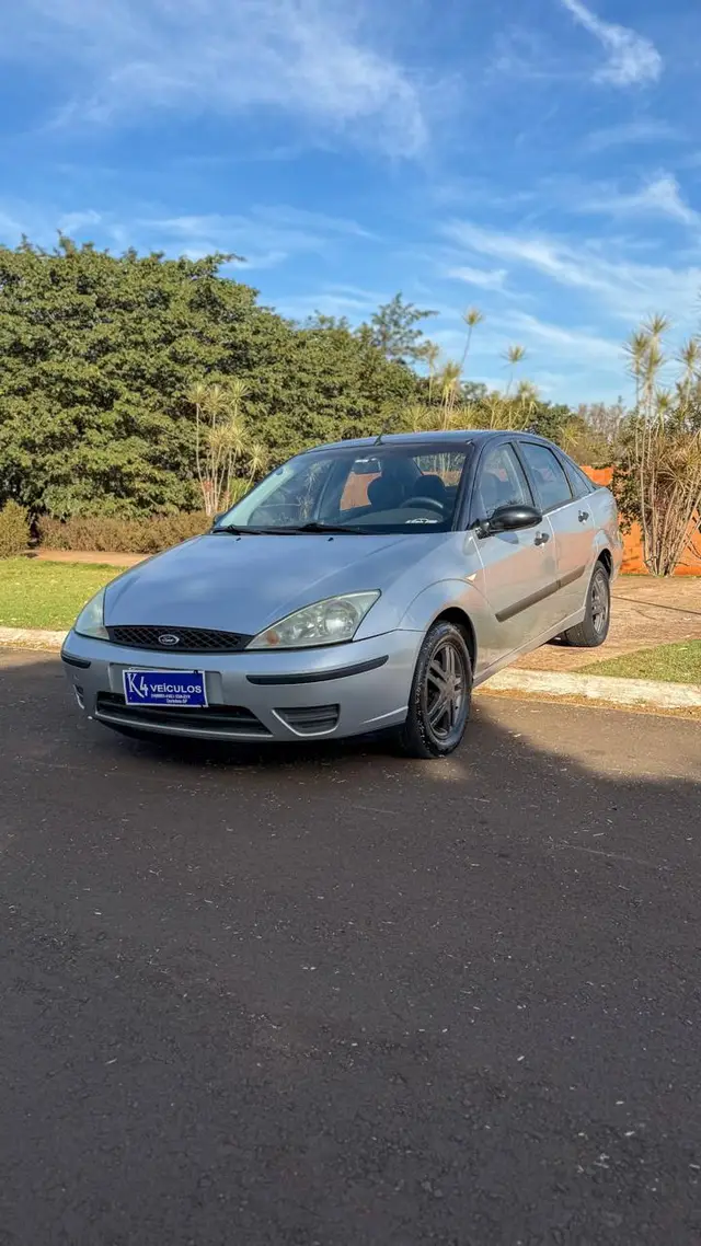 Carro Ford Focus Sedan 2005 GLX 2.0 16V Duratec
