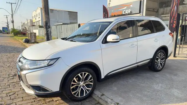 Carro Mitsubishi Outlander 2018 Comfort 2.0 16V (Aut)