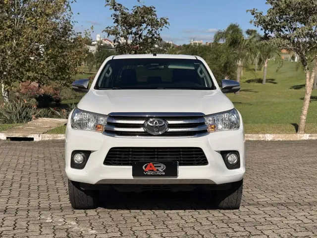 Carro Toyota Hilux Cabine Dupla 2017 Hilux 2.8 TDI SRV CD 4x4 (Aut)