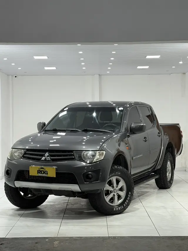 Carro Mitsubishi L200 Triton 2014 3.2 Di-D 4x4 GLX